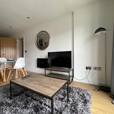Stylish And Modern 2Br Apartment With Parking Sheffield Bagian luar foto