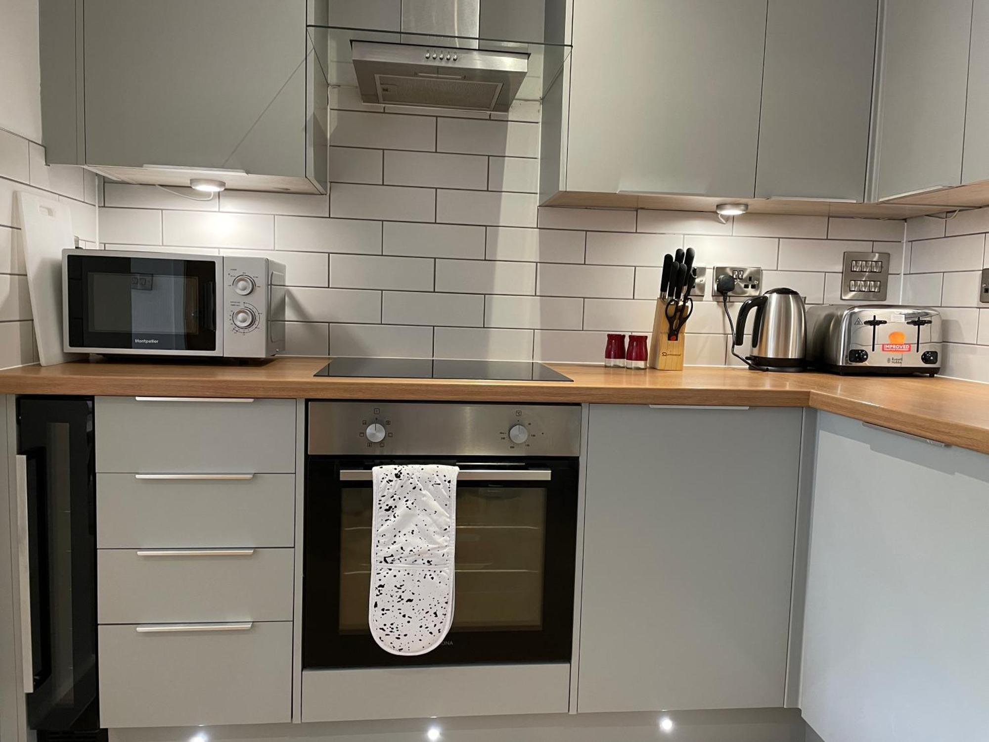 Stylish And Modern 2Br Apartment With Parking Sheffield Bagian luar foto