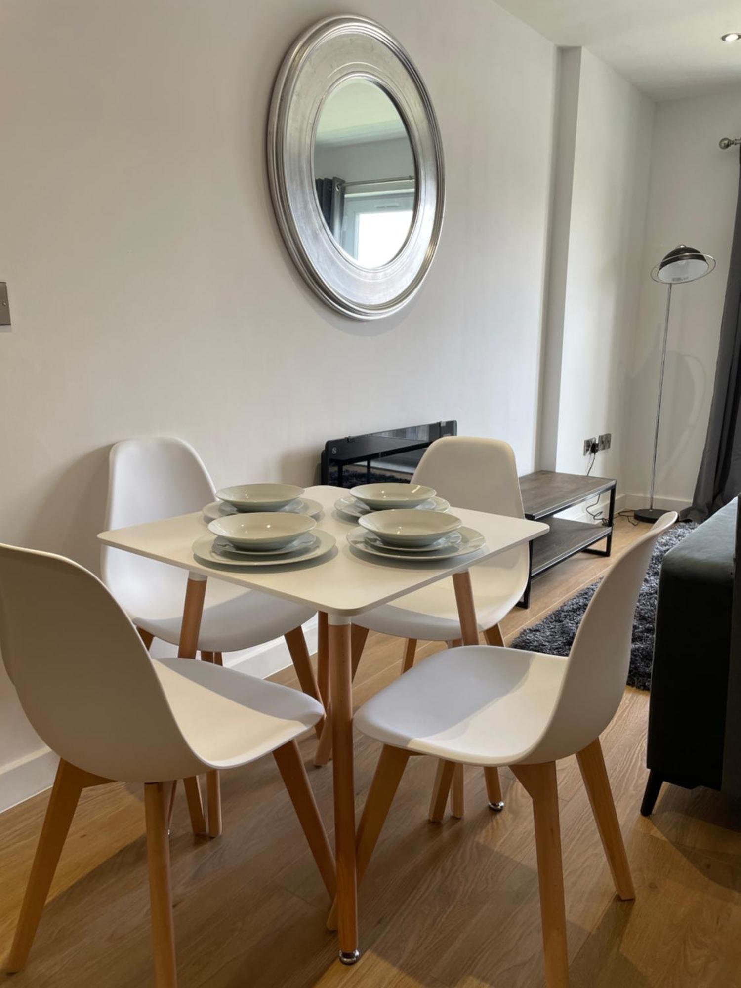 Stylish And Modern 2Br Apartment With Parking Sheffield Bagian luar foto