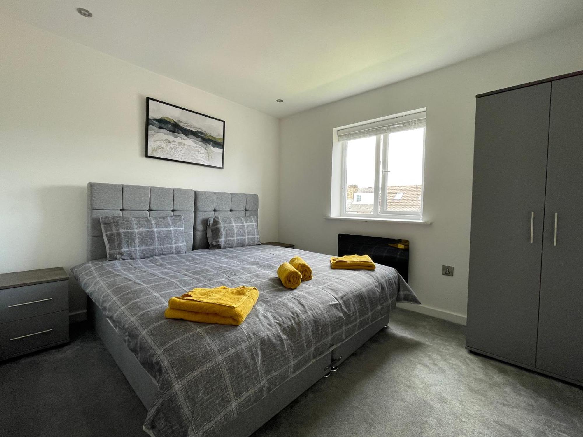 Stylish And Modern 2Br Apartment With Parking Sheffield Bagian luar foto