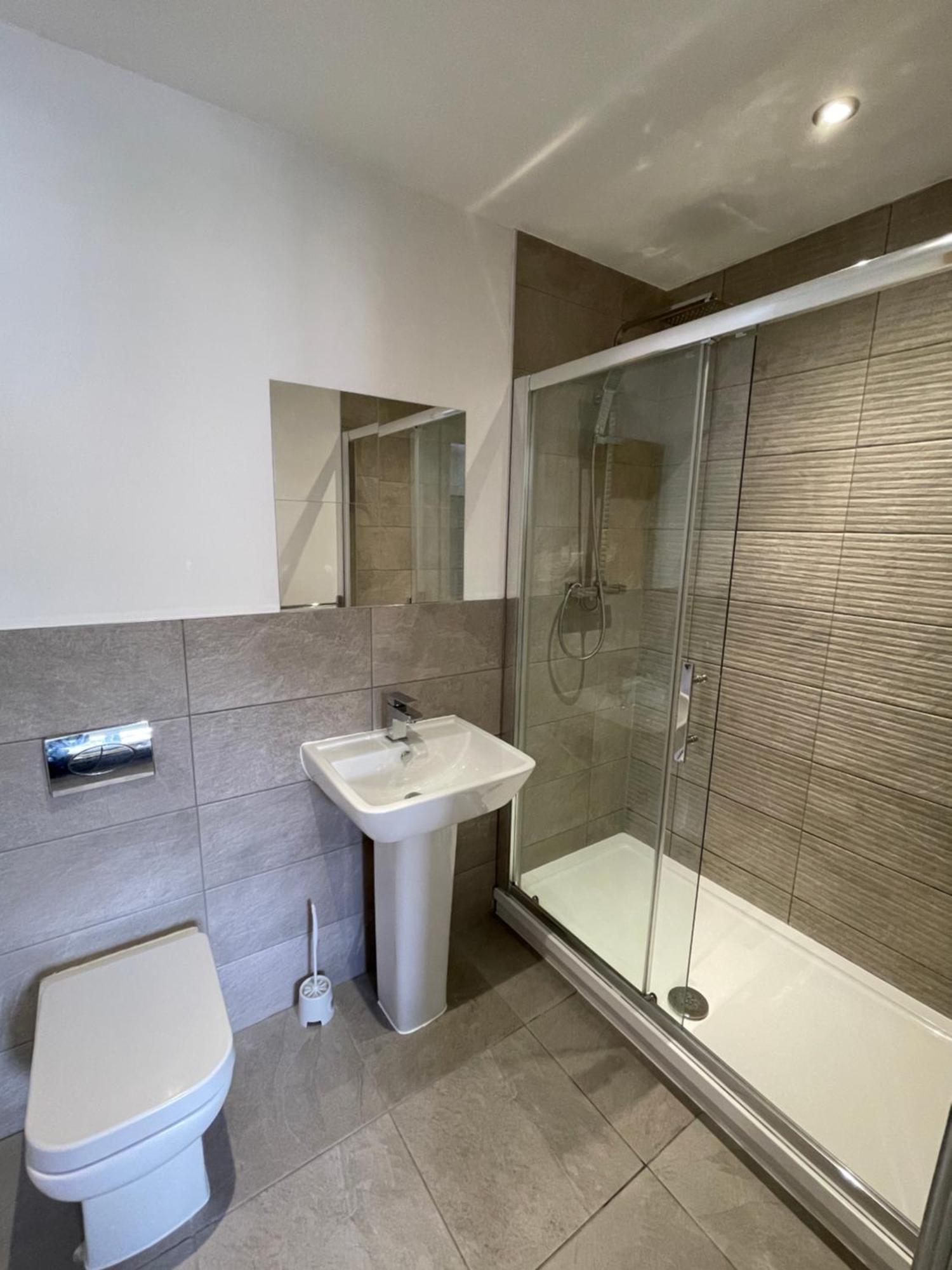 Stylish And Modern 2Br Apartment With Parking Sheffield Bagian luar foto