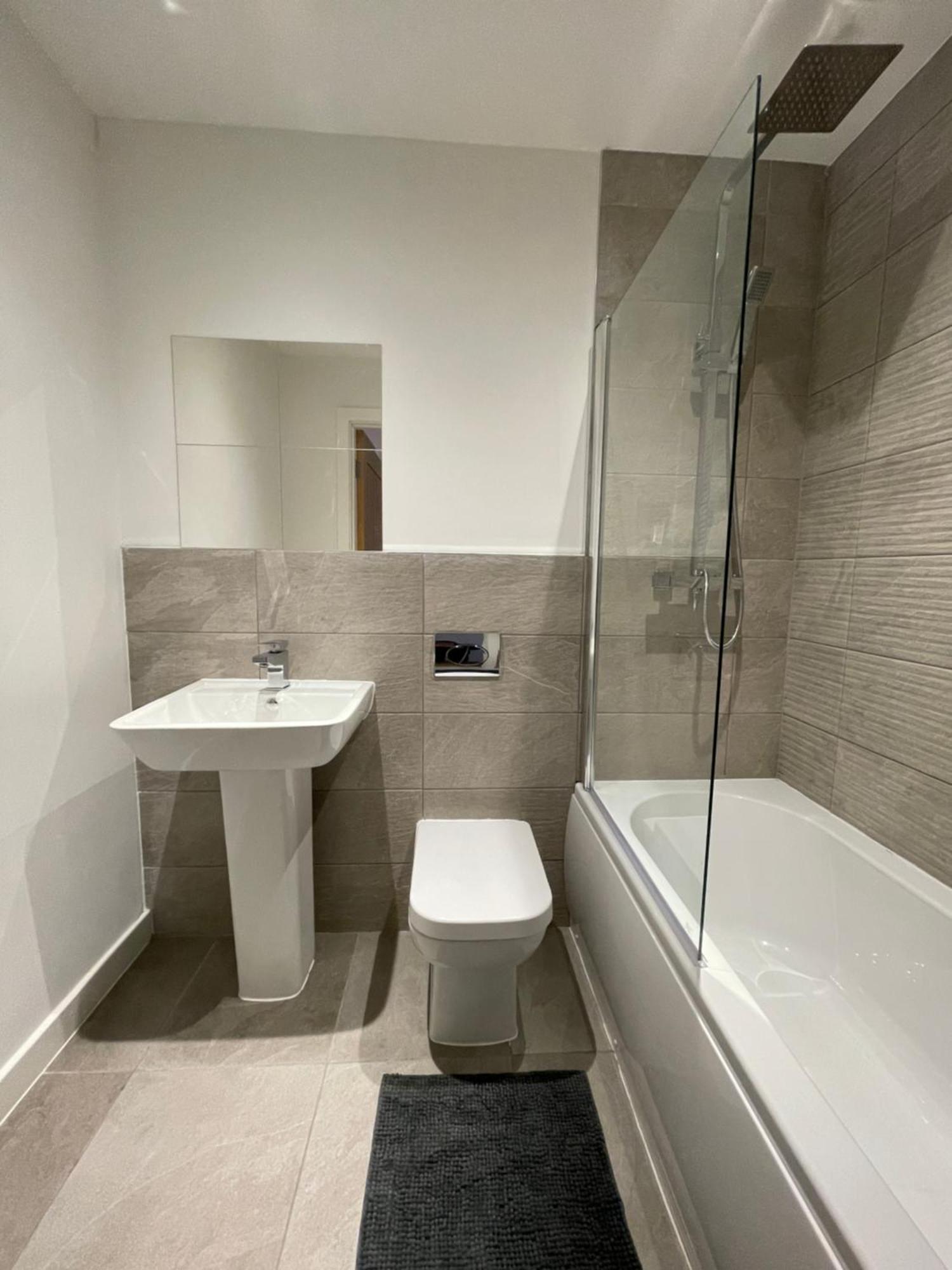 Stylish And Modern 2Br Apartment With Parking Sheffield Bagian luar foto