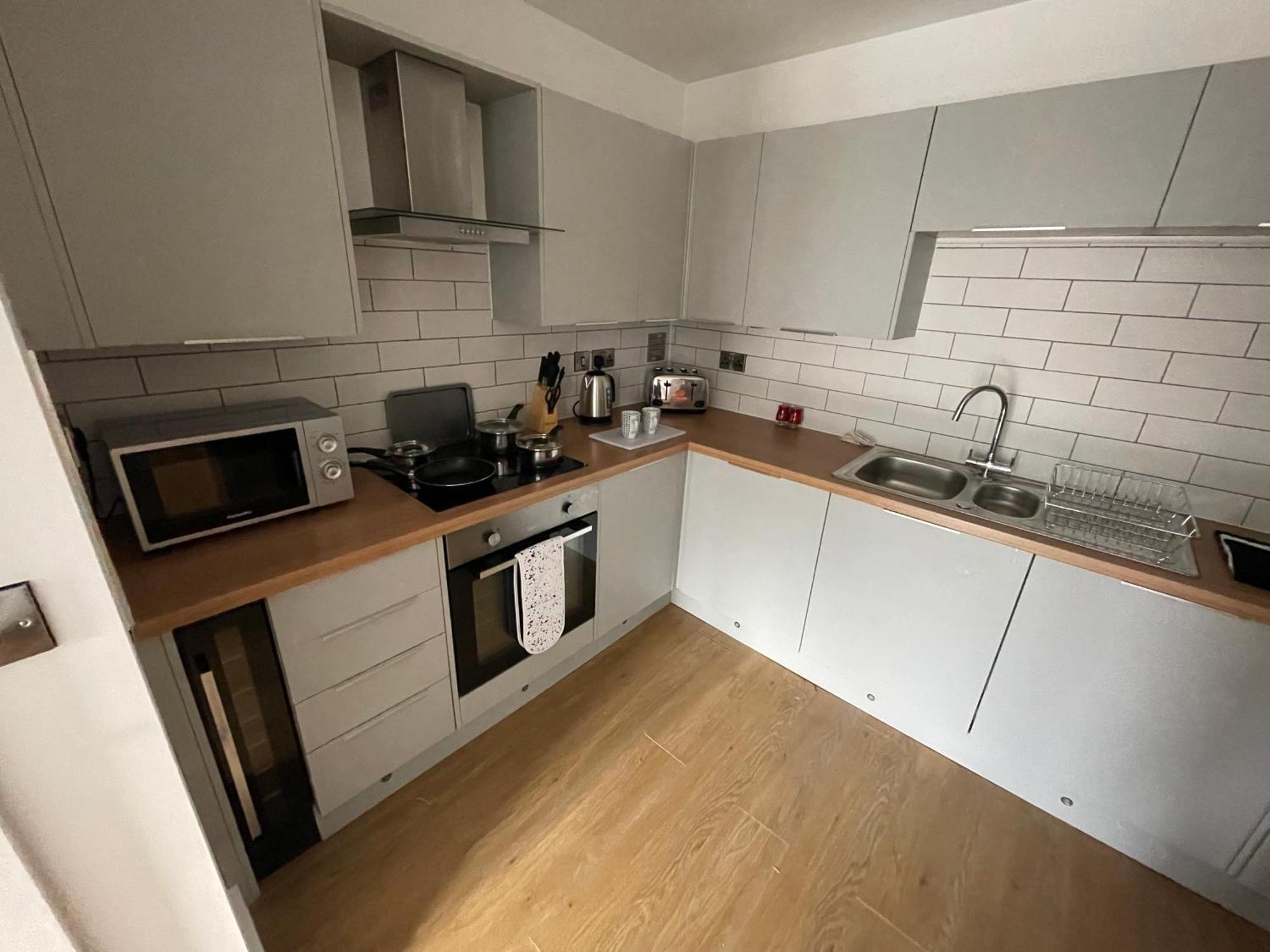 Stylish And Modern 2Br Apartment With Parking Sheffield Bagian luar foto