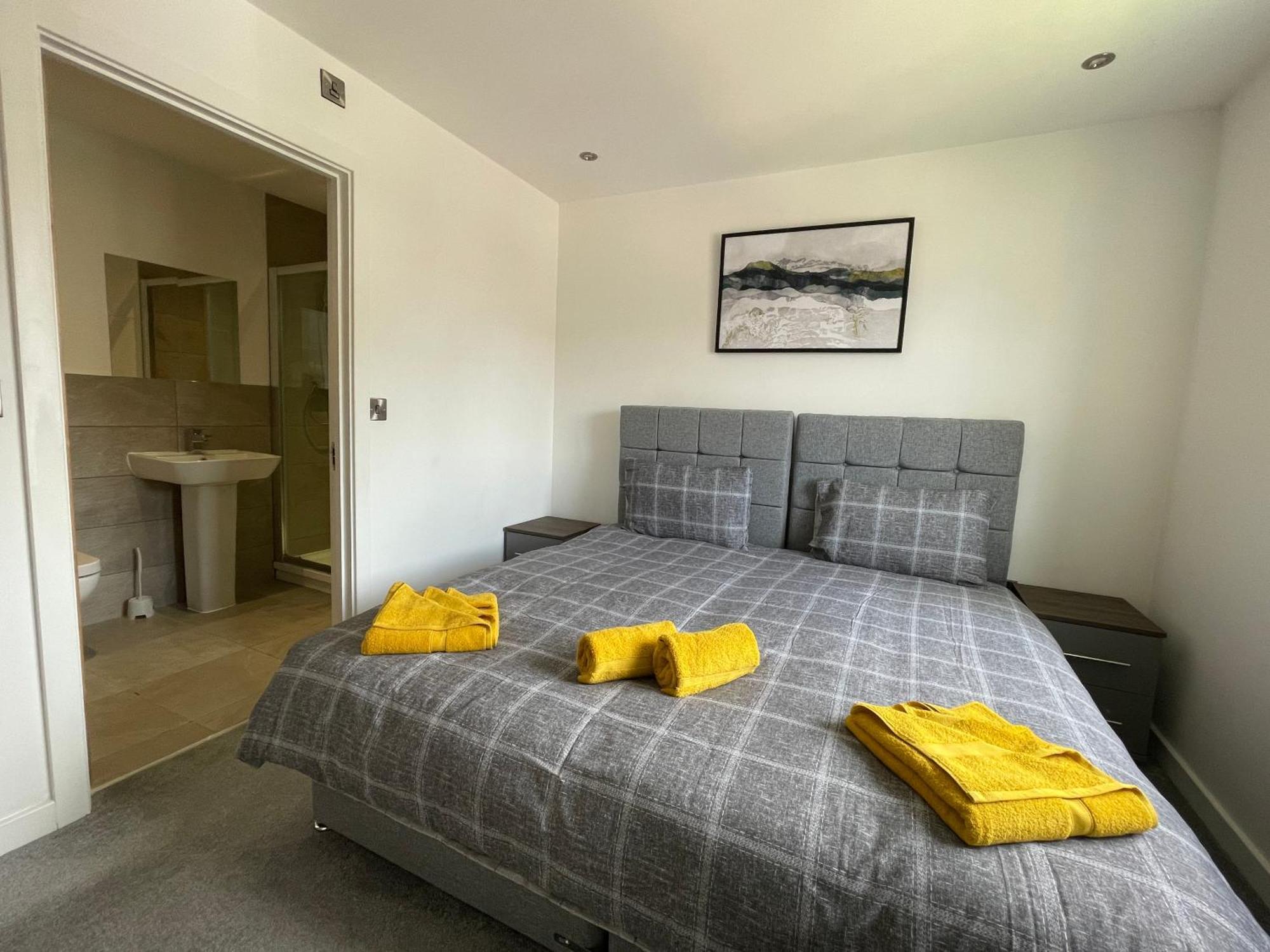 Stylish And Modern 2Br Apartment With Parking Sheffield Bagian luar foto